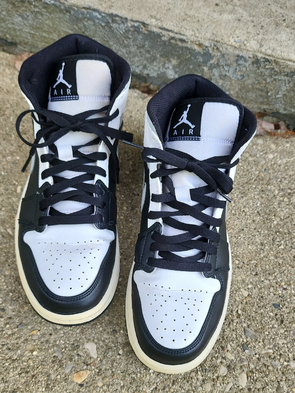 Nike Air Jordan Mens Retro 1 Shoes - Picture 2 of 5